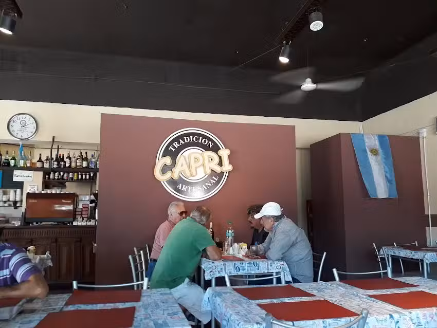 Capri &ndash; Pizzer&iacute;a Helader&iacute;a