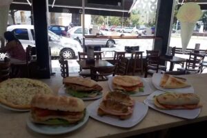 CHARAT Helader&iacute;a & Caf&eacute;