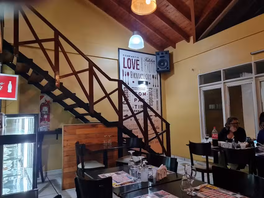 Clip&rsquo;s || Restaurant, pizzer&iacute;a, helader&iacute;a