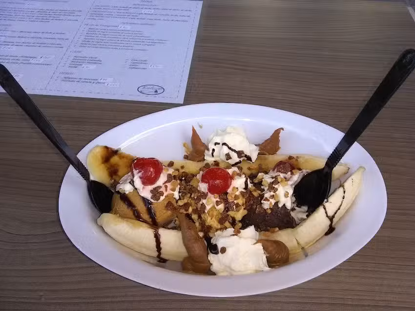 Delujo Helader&iacute;a y Cafeter&iacute;a.