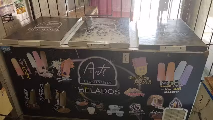 Distribuidora helados y productos de campo.