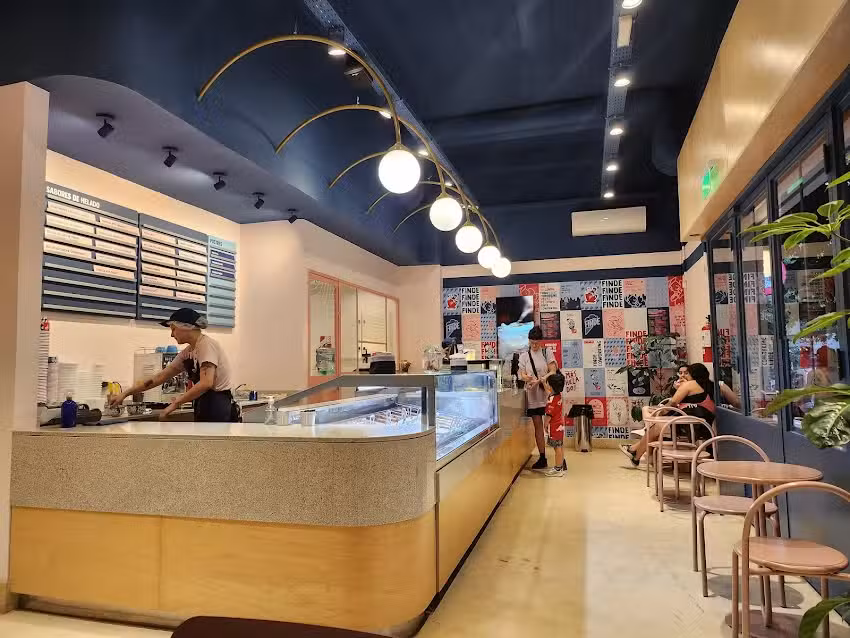 Finde Helader&iacute;a & Cafeter&iacute;a