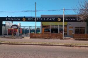 Francesco Gelateria- Caf&eacute;