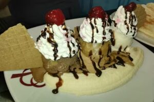 Freschezza Helados + Cafe