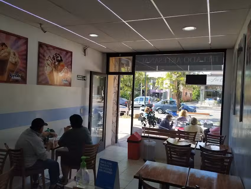 Helader&iacute;a &ldquo;kyndy helados&rdquo;