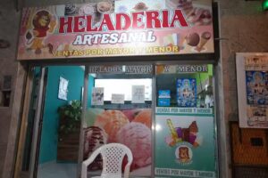 Heladeria & peluqueria