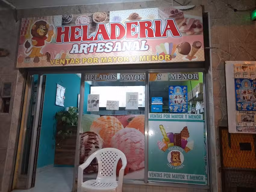 Heladeria & peluqueria