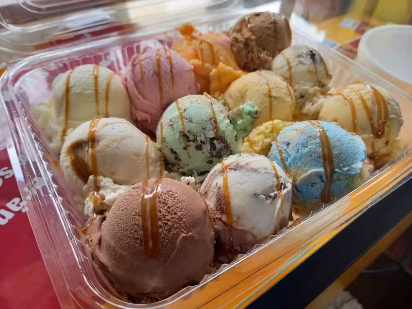 Helader&iacute;a Via Bana y JUGOS LOS 3 HERMANOS NATURALES