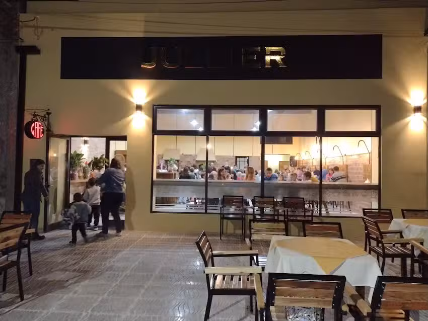 Jullier: Cafeter&iacute;a &ndash; Confiter&iacute;a &ndash; Helader&iacute;a &ndash; S&aacute;ndwich- Pizzas &ndash; SuperPanchos