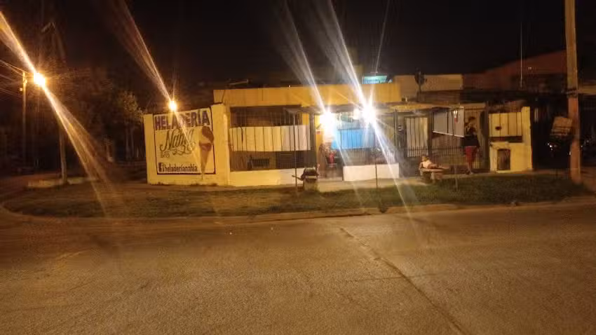 Kiosco y helader&iacute;a nahia