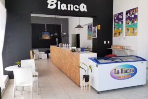 La bianca heladeria y panaderia
