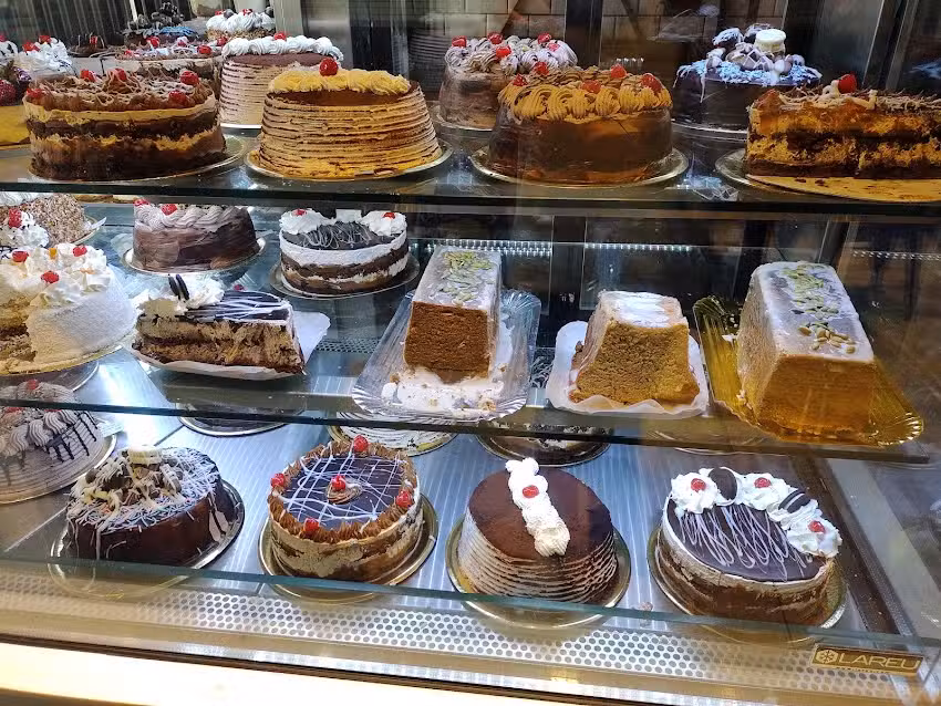 La Esmeralda Cafe-helados-panaderia