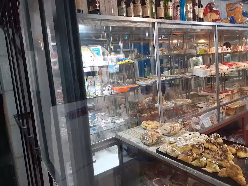 La Flor De Azucar-Panaderia y Helados Artesanales