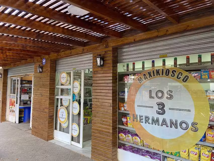 Los Tres Hermanos Autoservicio
