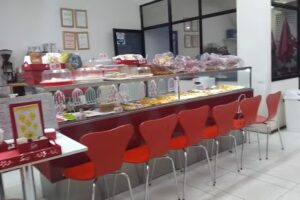 Luigi Helader&iacute;a y Pasteleria