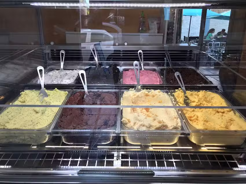 PISHKO QENTI Helader&iacute;a artesanal, cafeter&iacute;a y restaurant