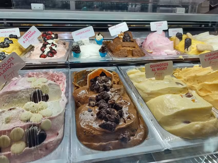 Reggi Gelater&iacute;a & Cafeter&iacute;a