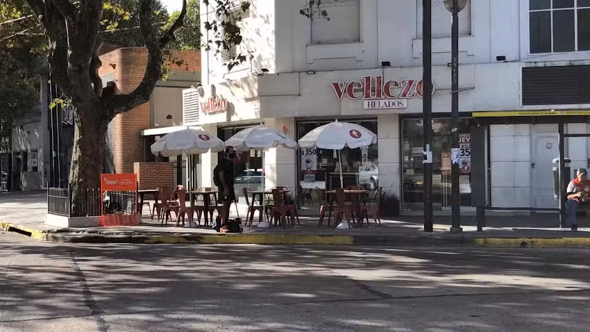 Vellezo Plaza paso